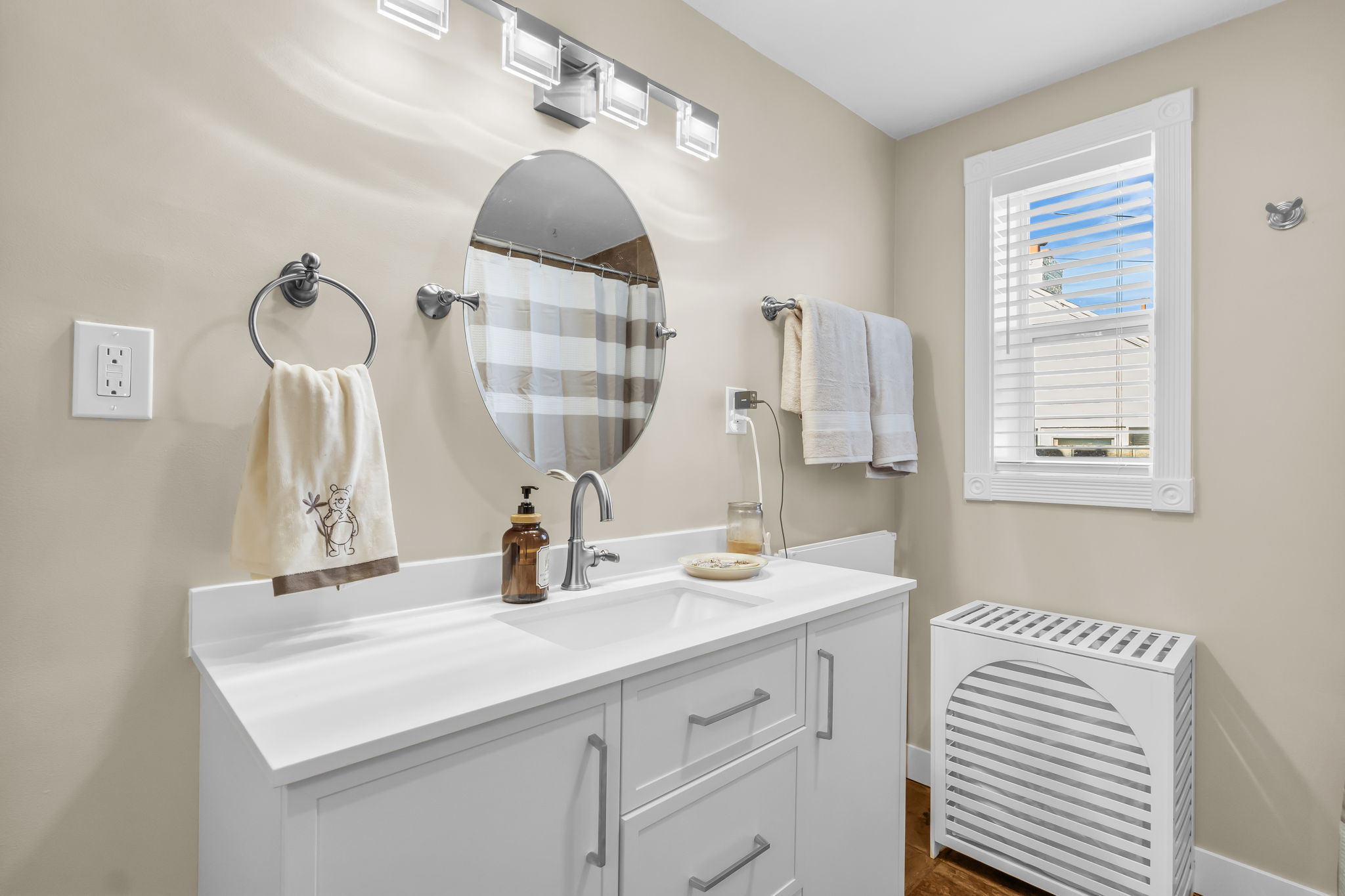 Bathroom-487 E 9th Ave, Salt Lake City, Utah 84103