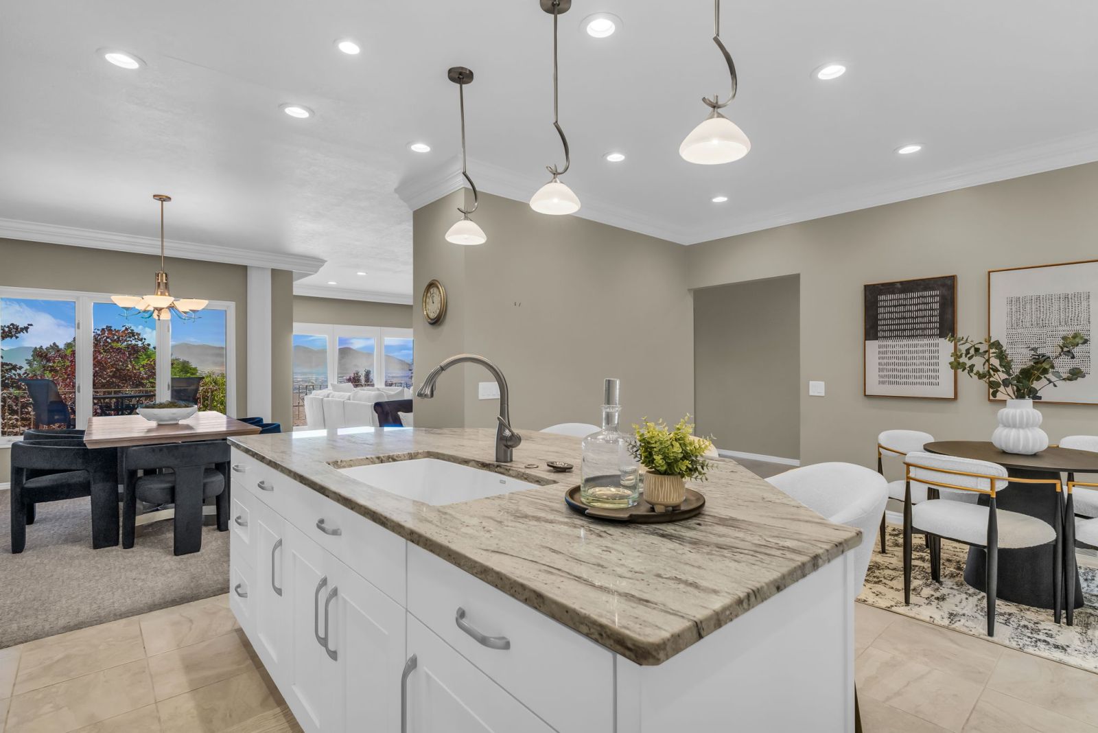 Kitchen Photo of 811 Grandridge Dr, Salt Lake City, Utah 84103