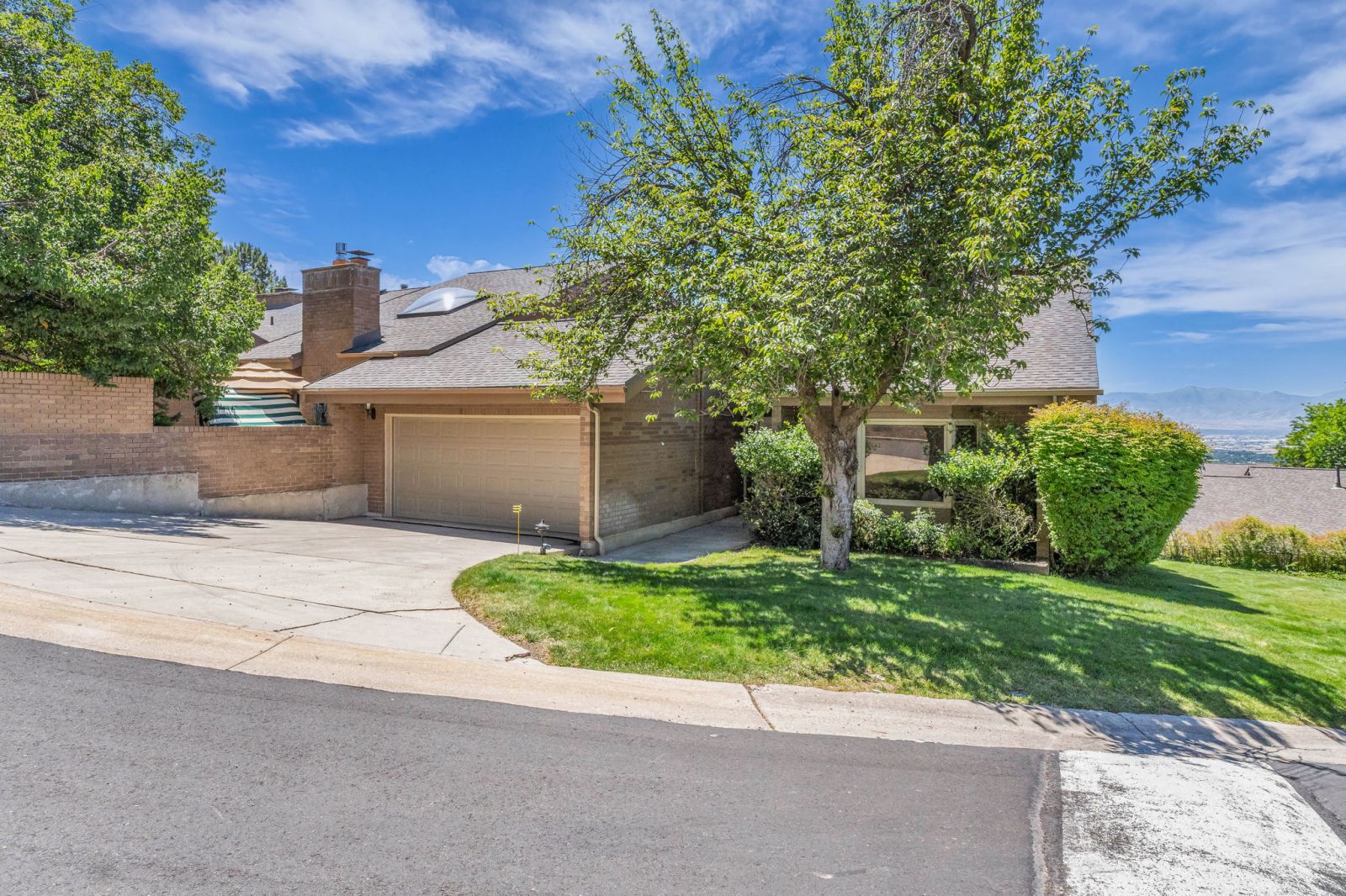 Front Angle Photo of 811 Grandridge Dr, Salt Lake City, Utah 84103
