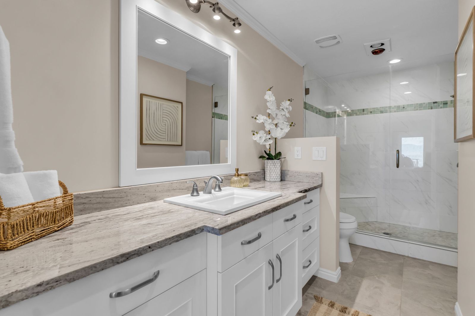 Bathroom Bathroom Photo of 811 Grandridge Dr, Salt Lake City, Utah 84103