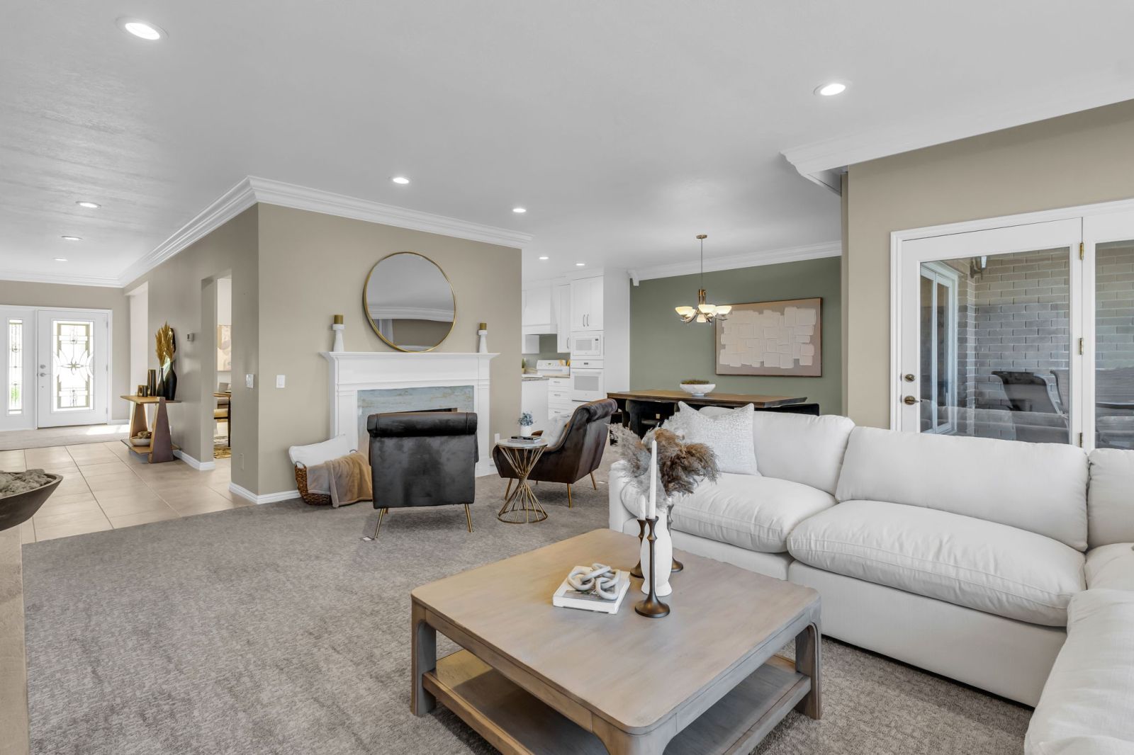 Living Room Photo of 811 Grandridge Dr, Salt Lake City, Utah 84103
