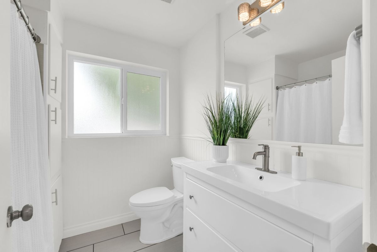 Bathroom 1 - 4075 S 1570 E, Millcreek, UT 84124